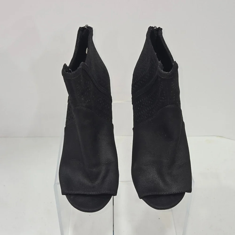 American Eagle Womens Black Peep Toe Ankle Booties Laser Cut Block Heel Size 8